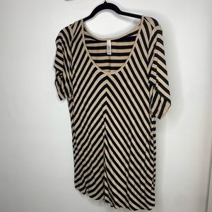 Lularoe Classic T chevron top shirt